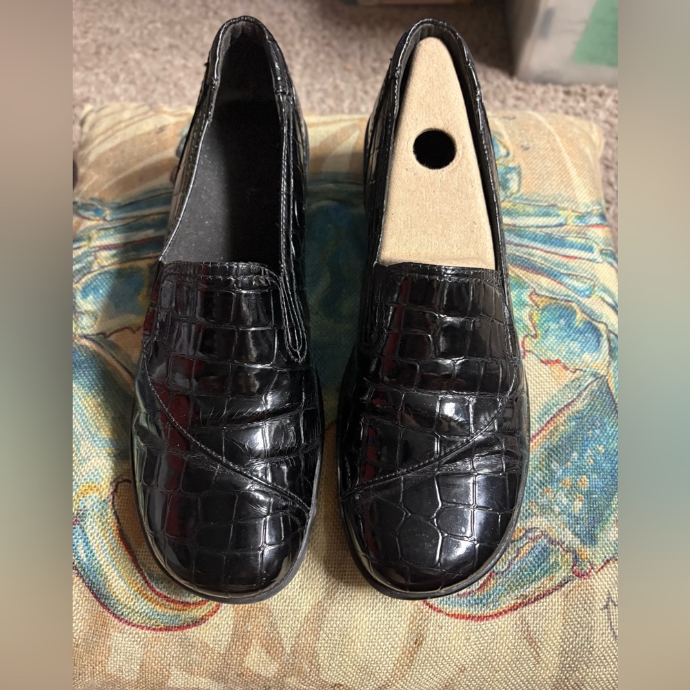 Clark’s Slip-on Comfy Shoes Black Sz 8 1/2